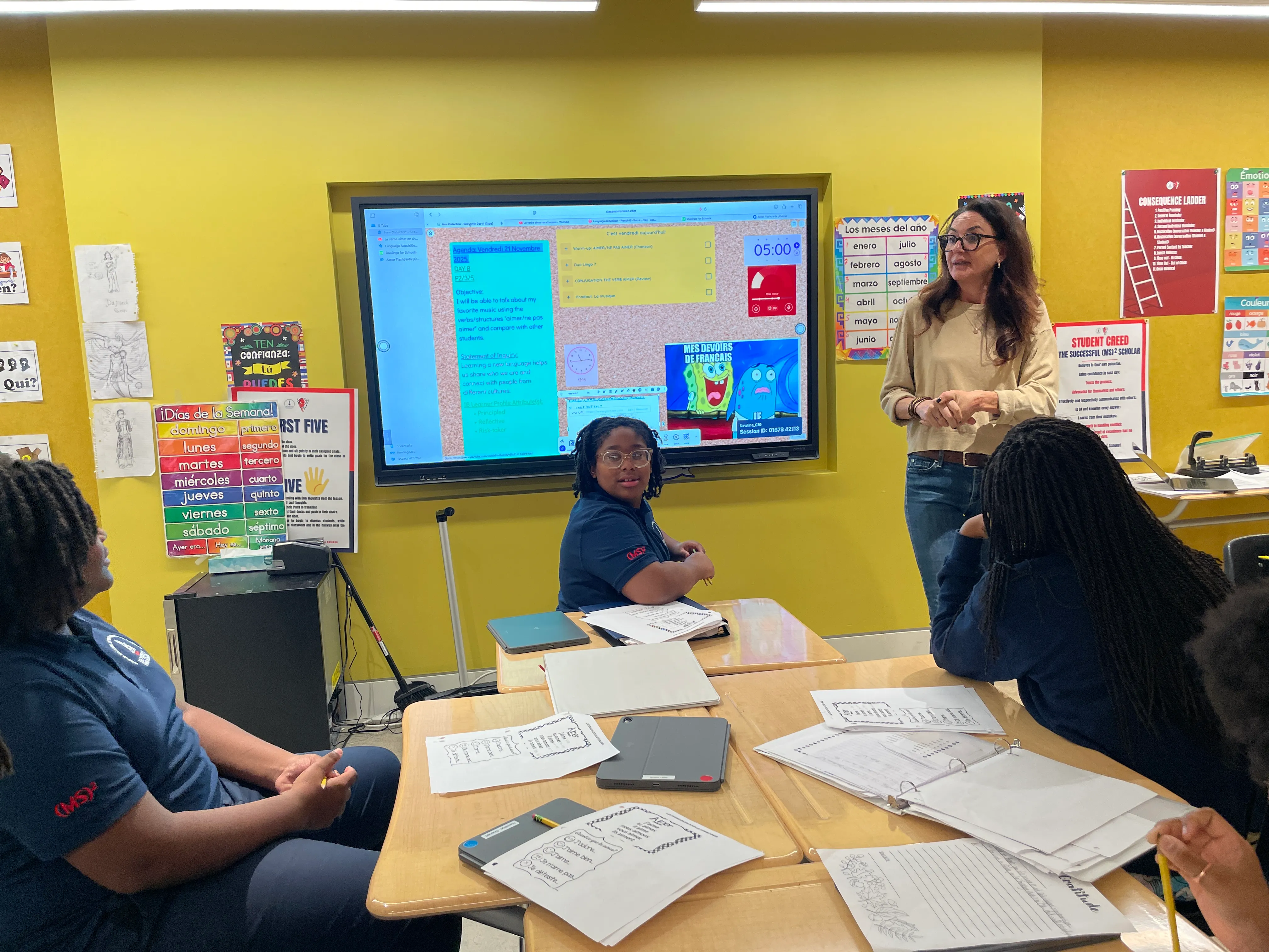 6th-grade scholars in French class