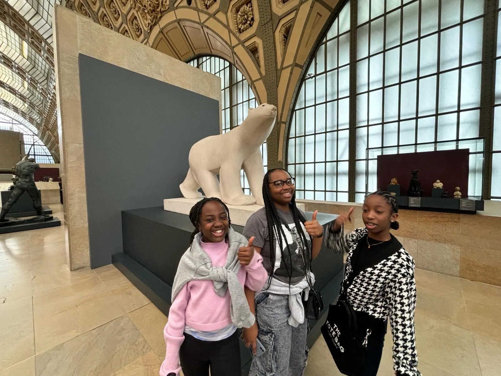 HU-MS² scholars exploring Paris landmarks