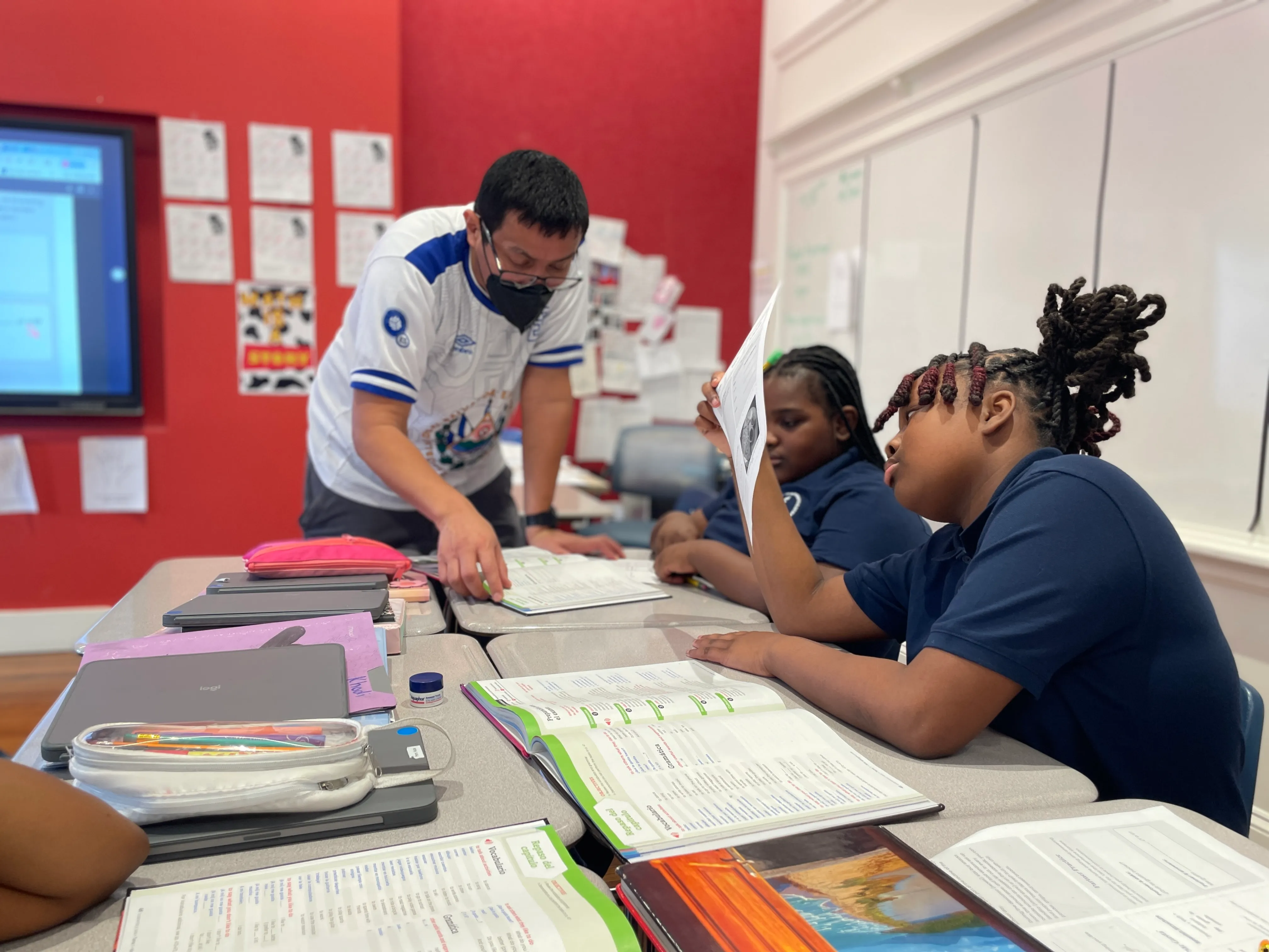 6th-grade scholars in Spanish class
